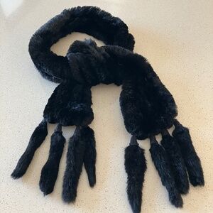 BLACK KNIT RABBIT FUR SCARF WITH TASSELS